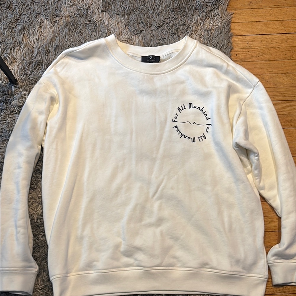 Woman’s White Sweatshirt